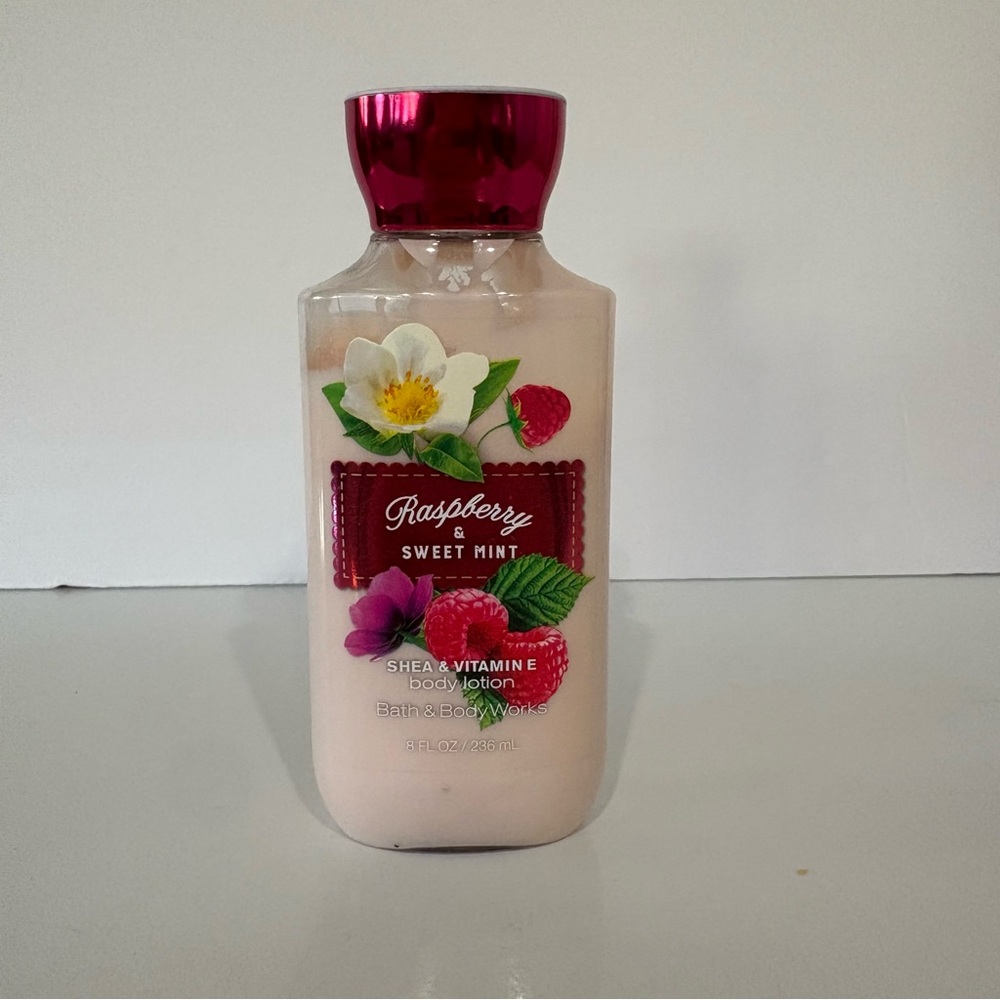 Bath & body works raspberry & sweet mint 8 oz shea & vitamin e body lotion